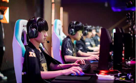 自己在大赛 自己在大赛